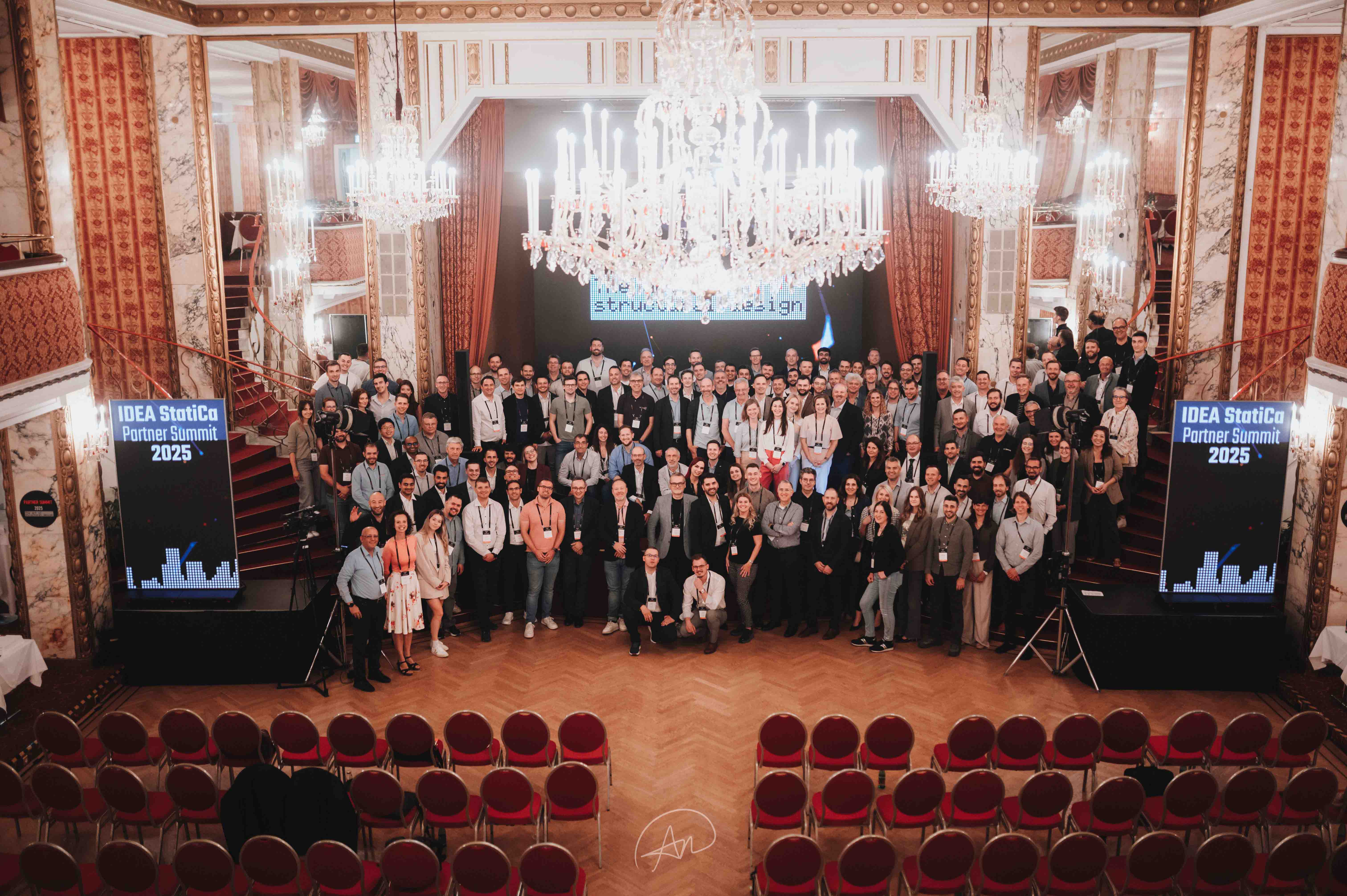 IDEA StatiCa Partner Summit 2025, skupinová fotografie